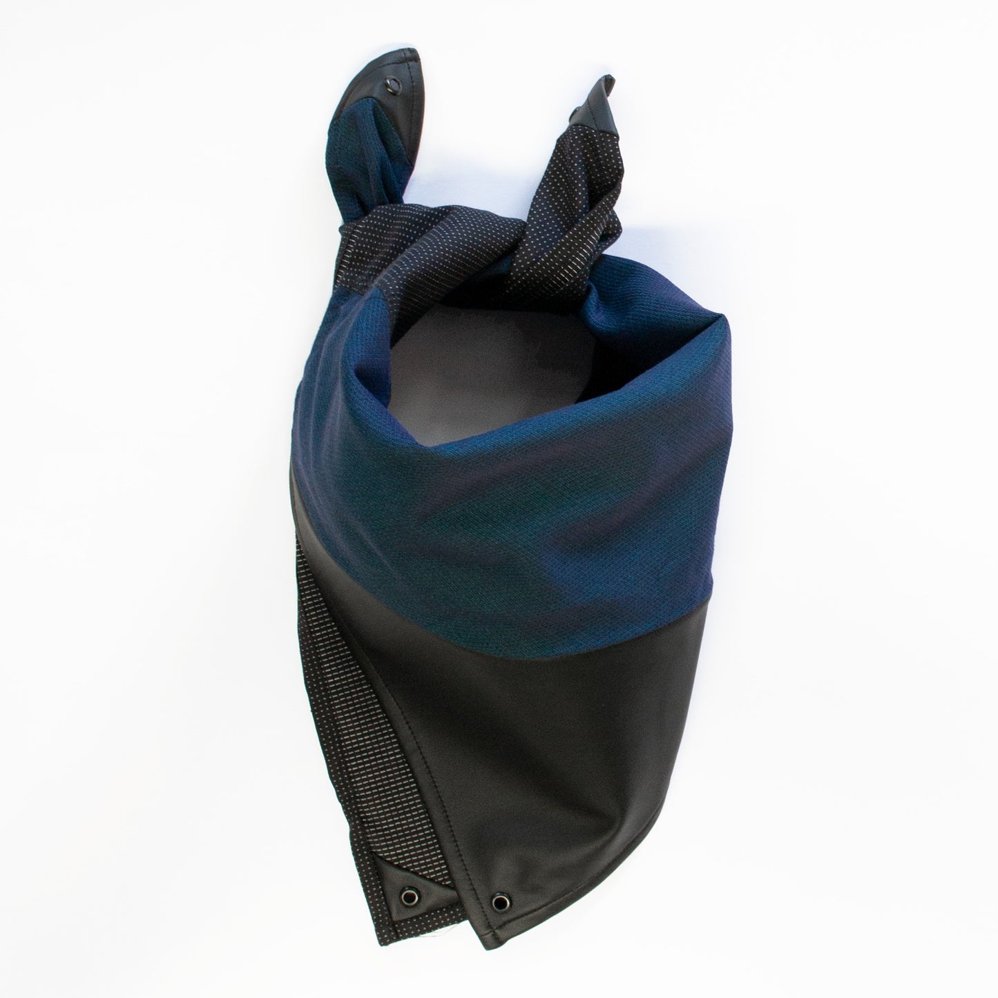 Pañuelo Azul Tornasol combinado con Negro a Rayas Blancas
