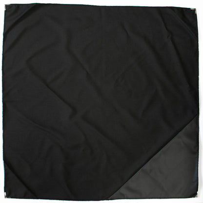 Pañuelo Negro Liso con Esquinas Metálicas