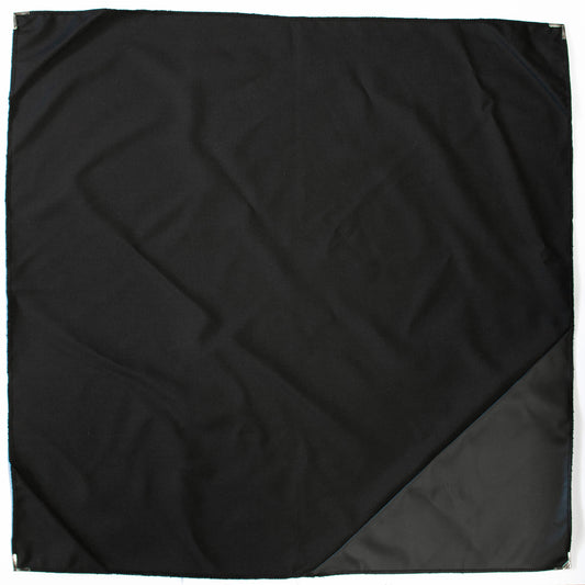Pañuelo Negro Liso con Esquinas Metálicas