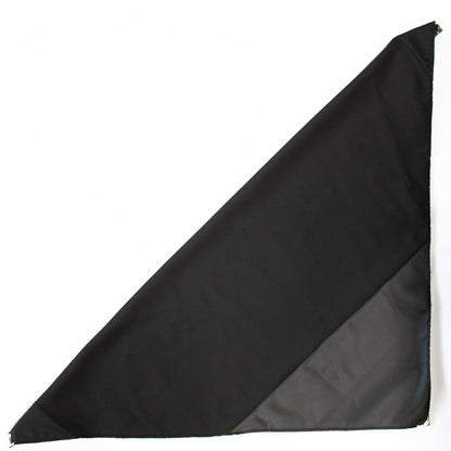 Pañuelo Negro Liso con Esquinas Metálicas