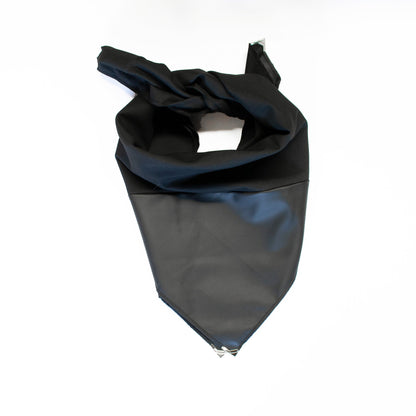 Pañuelo Negro Liso con Esquinas Metálicas